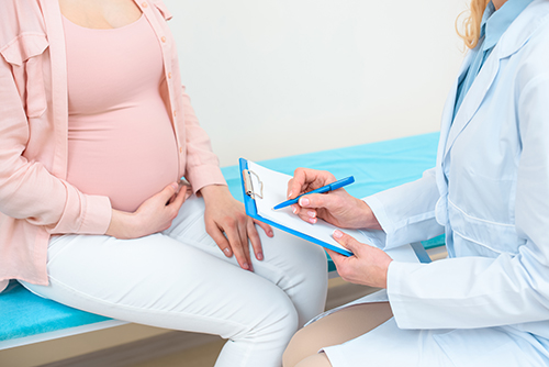 Pregnant patient with doctor